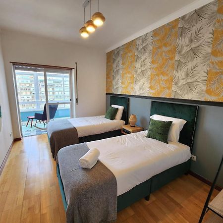 Cozy Apartment In Central Almada W Swing Chairs Extérieur photo