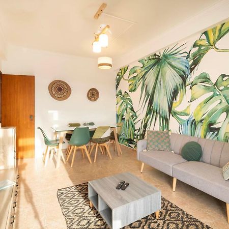 Cozy Apartment In Central Almada W Swing Chairs Extérieur photo