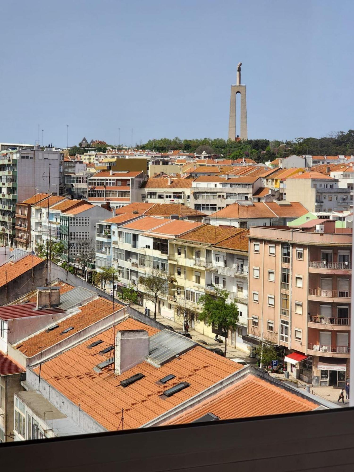 Cozy Apartment In Central Almada W Swing Chairs Extérieur photo