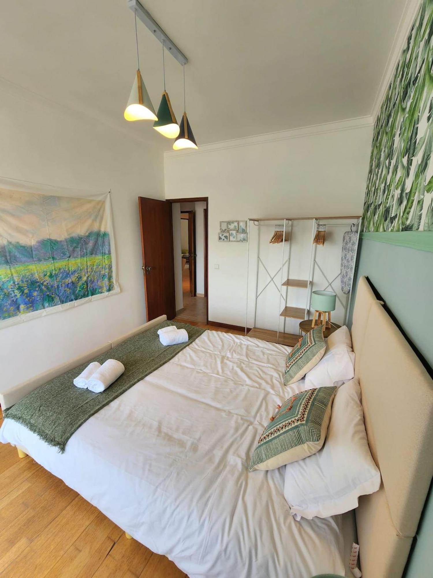 Cozy Apartment In Central Almada W Swing Chairs Extérieur photo