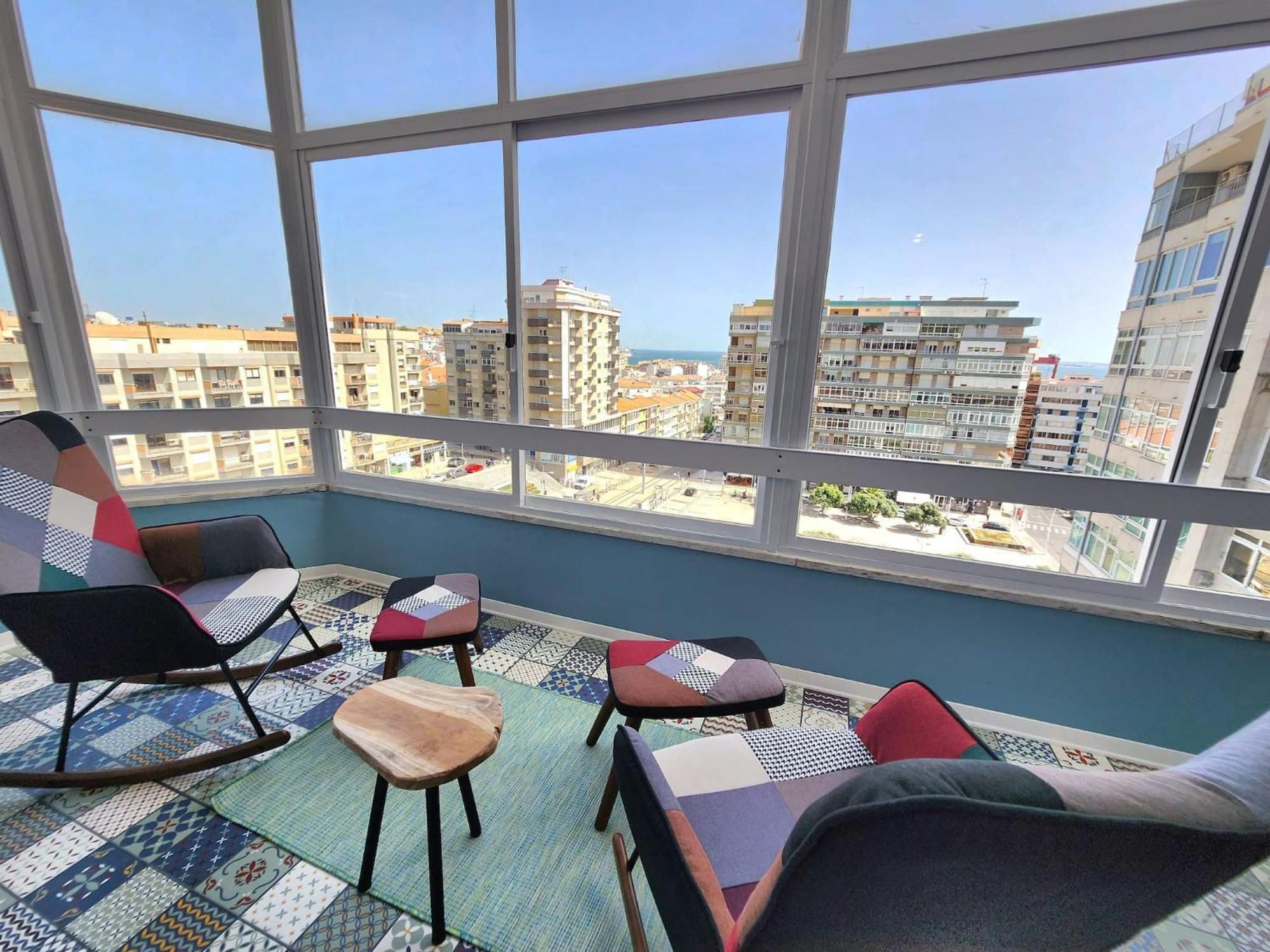 Cozy Apartment In Central Almada W Swing Chairs Extérieur photo