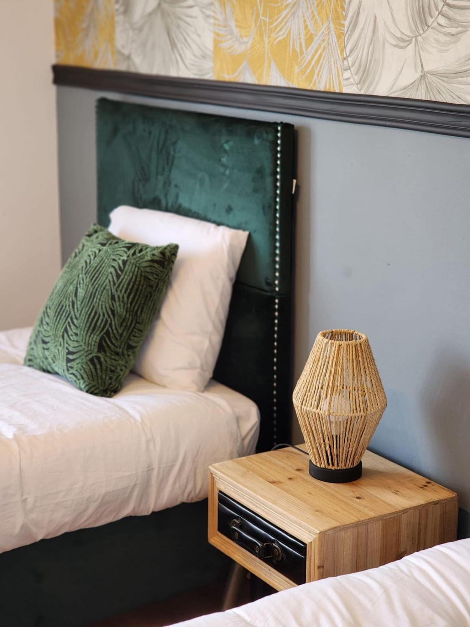 Cozy Apartment In Central Almada W Swing Chairs Extérieur photo