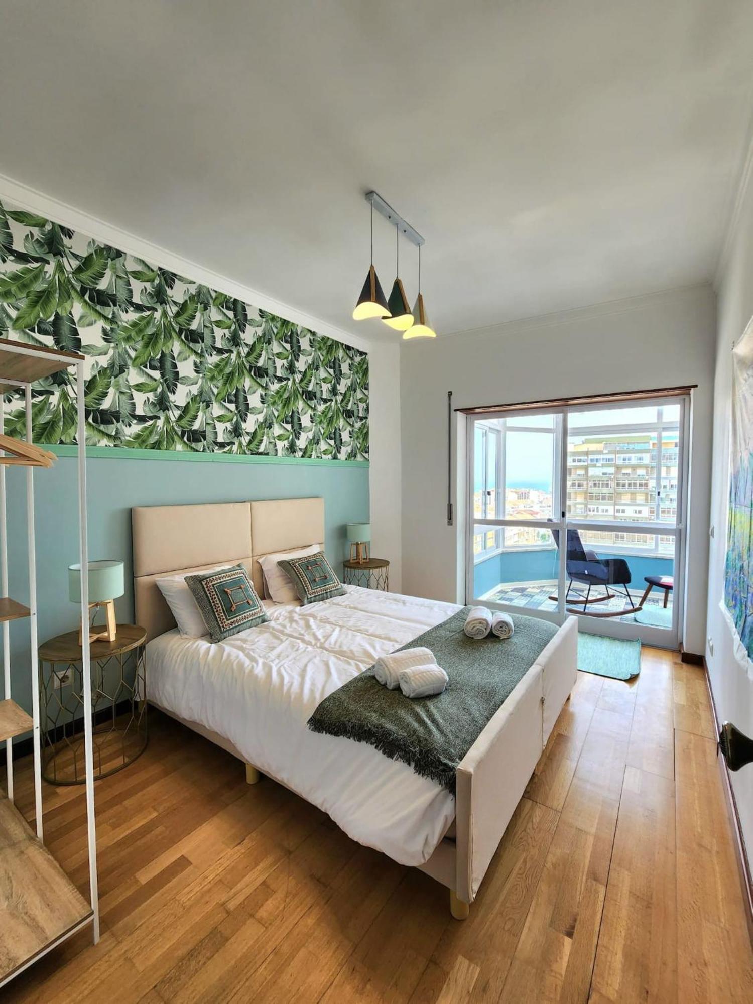 Cozy Apartment In Central Almada W Swing Chairs Extérieur photo