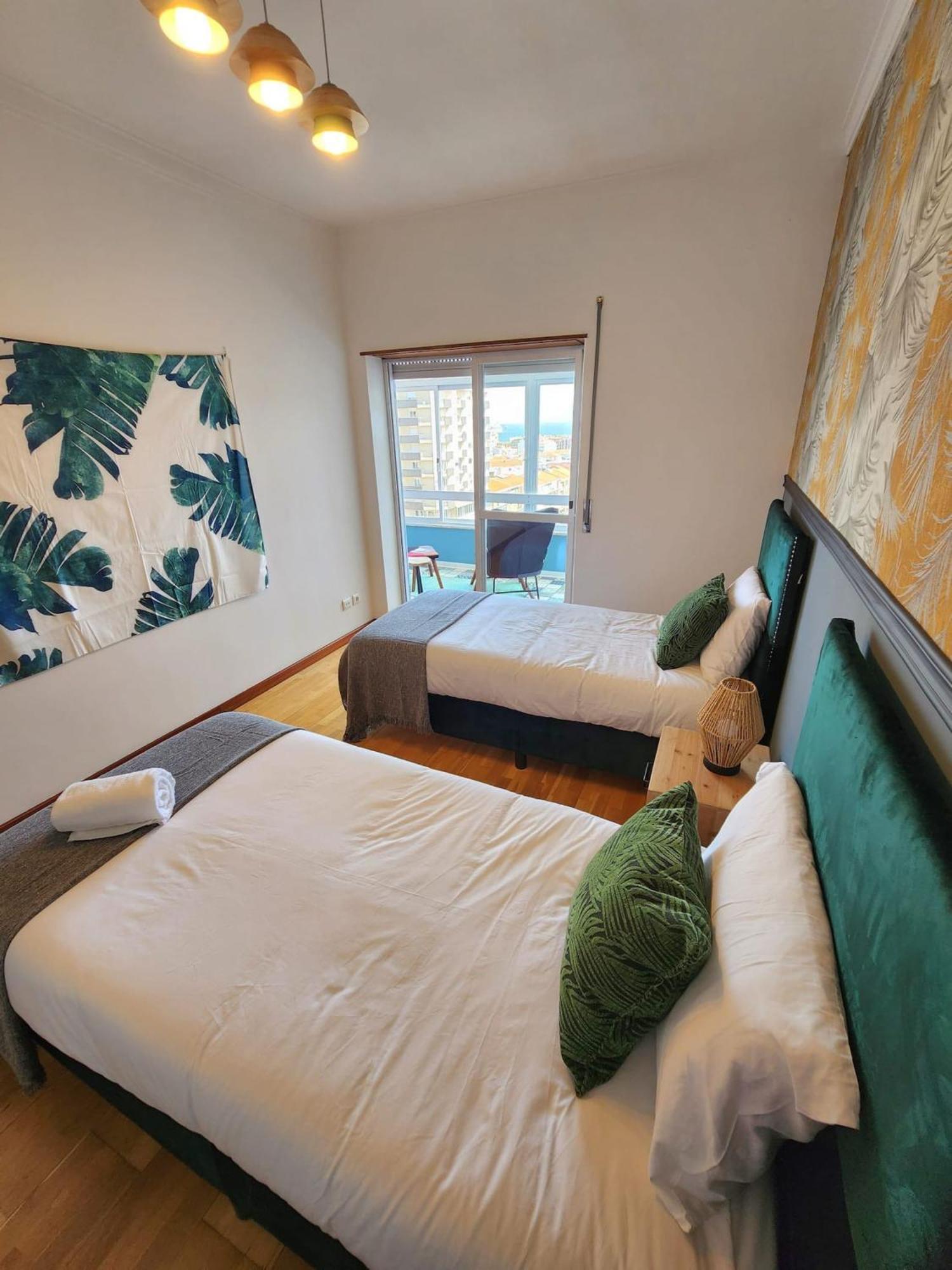 Cozy Apartment In Central Almada W Swing Chairs Extérieur photo