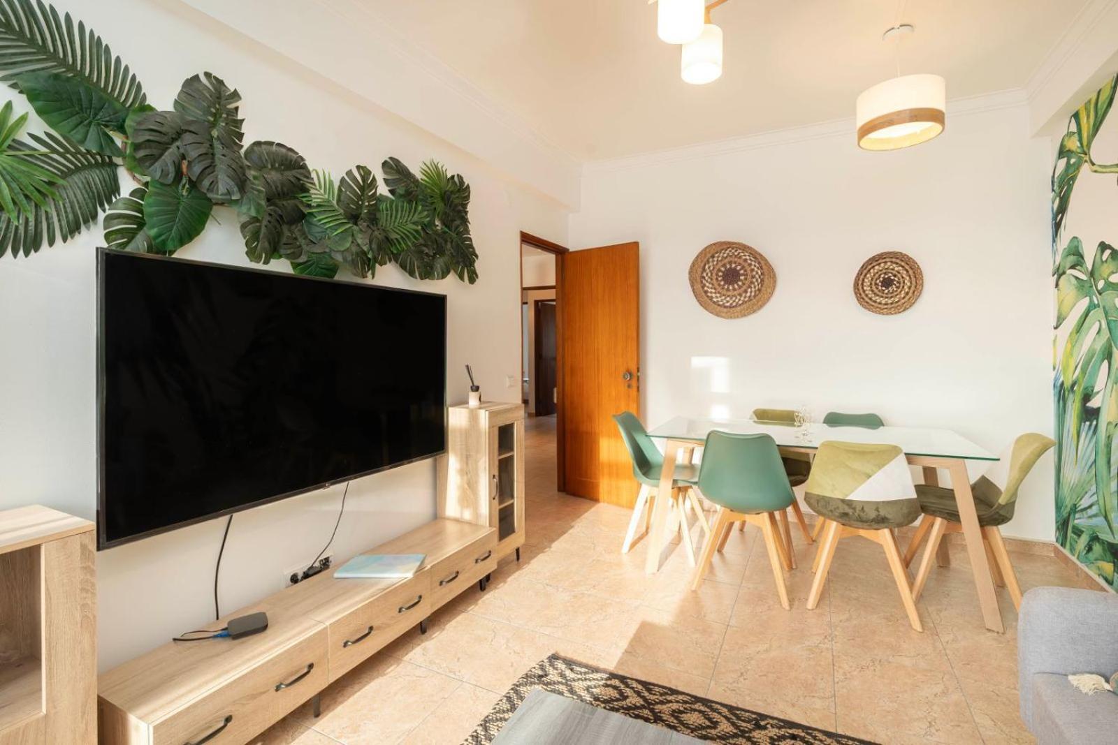 Cozy Apartment In Central Almada W Swing Chairs Extérieur photo
