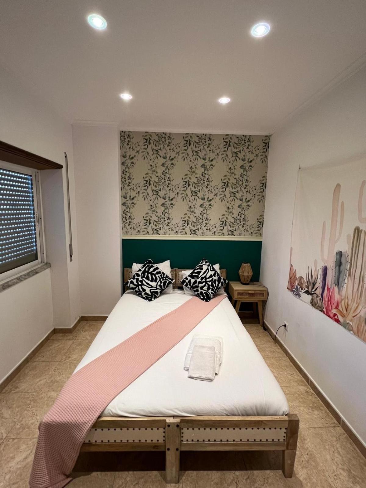 Cozy Apartment In Central Almada W Swing Chairs Extérieur photo